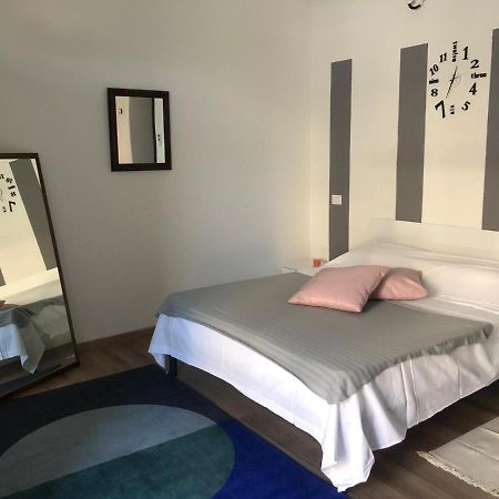 Monolocale Arredato Con Una Camera Apartman Parma Kültér fotó