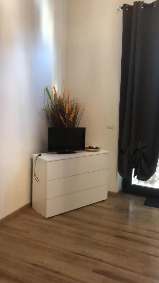 Monolocale Arredato Con Una Camera Apartman Parma Kültér fotó