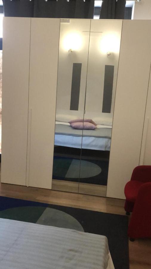 Monolocale Arredato Con Una Camera Apartman Parma Kültér fotó