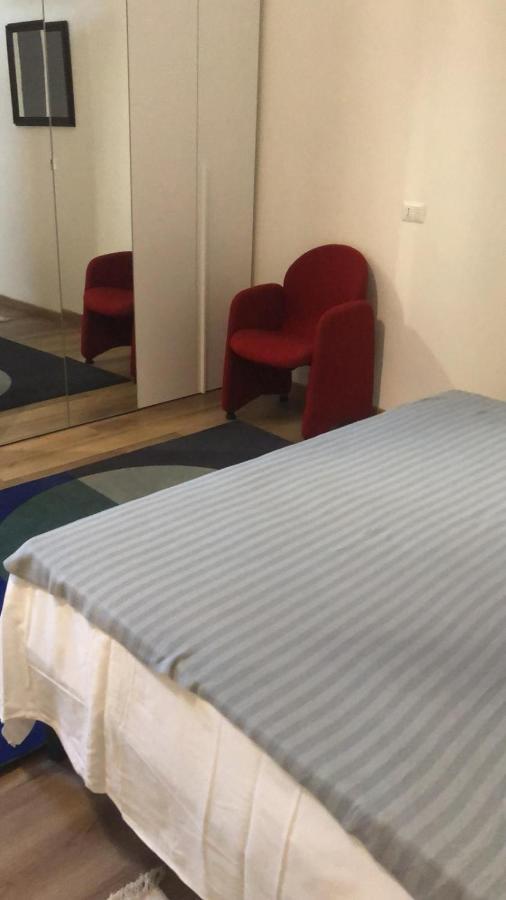 Monolocale Arredato Con Una Camera Apartman Parma Kültér fotó
