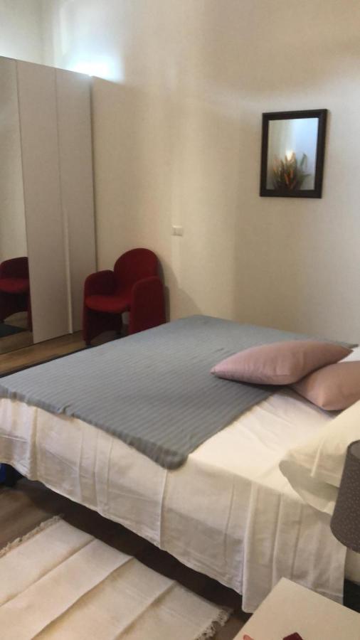 Monolocale Arredato Con Una Camera Apartman Parma Kültér fotó