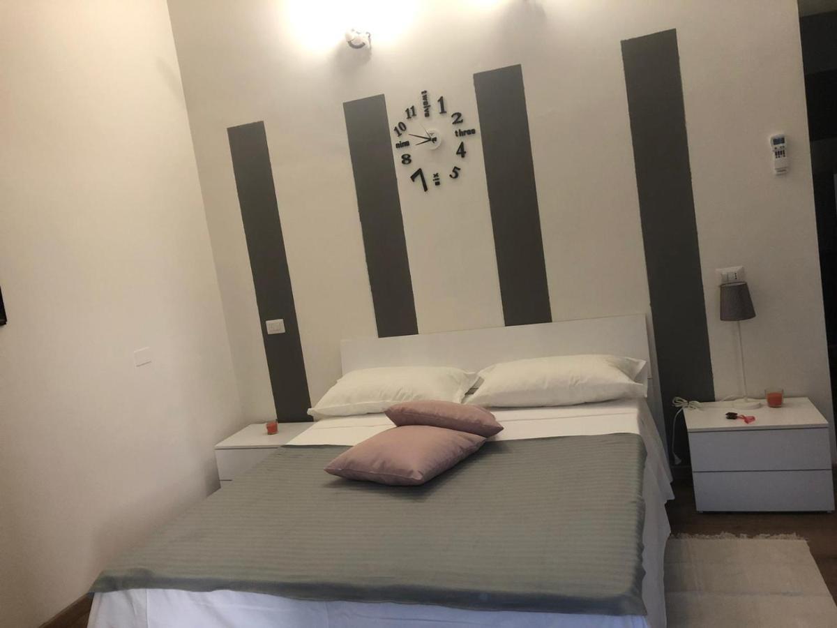 Monolocale Arredato Con Una Camera Apartman Parma Kültér fotó