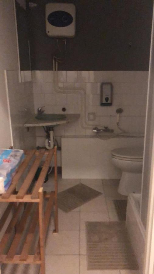 Monolocale Arredato Con Una Camera Apartman Parma Kültér fotó