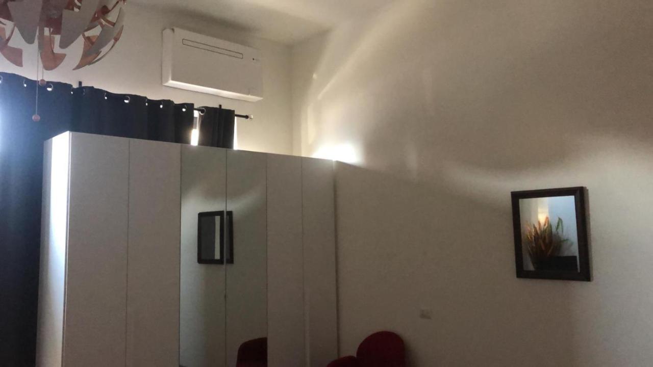 Monolocale Arredato Con Una Camera Apartman Parma Kültér fotó