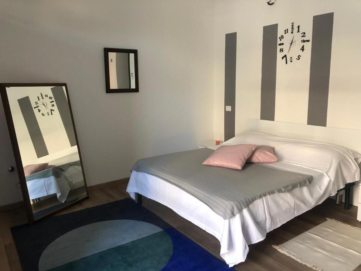 Monolocale Arredato Con Una Camera Apartman Parma Kültér fotó
