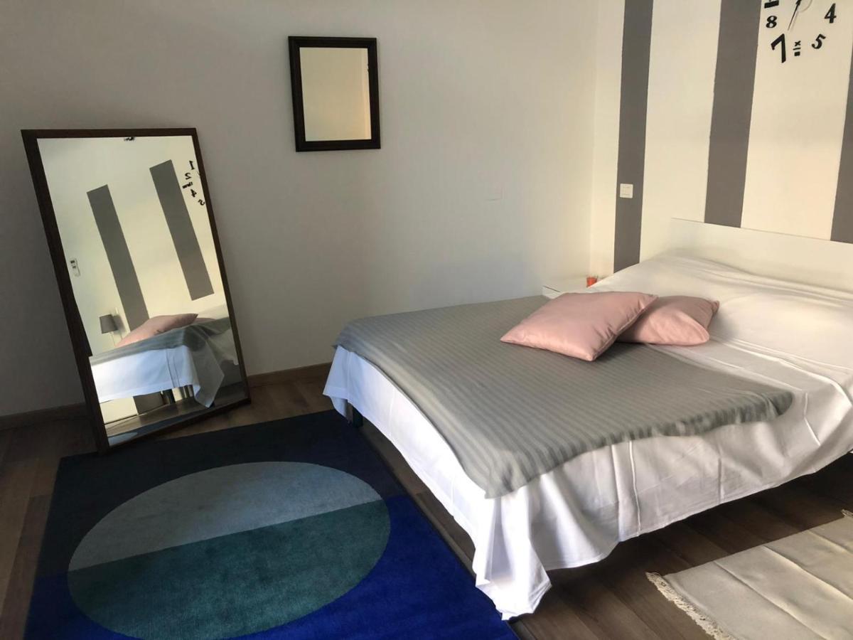 Monolocale Arredato Con Una Camera Apartman Parma Kültér fotó