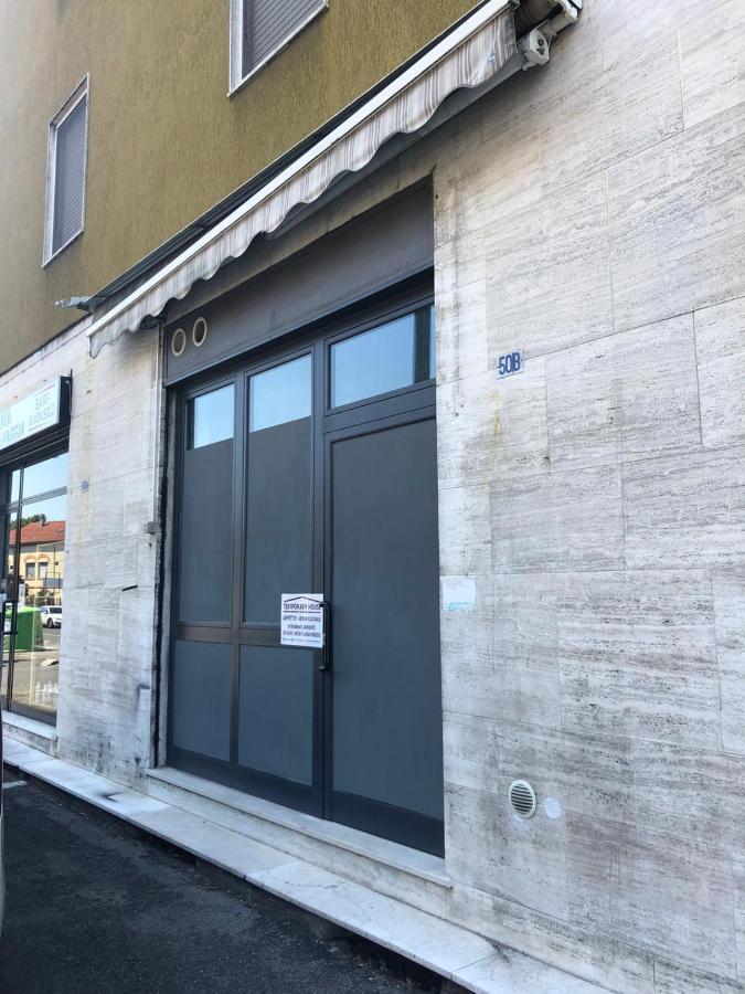 Monolocale Arredato Con Una Camera Apartman Parma Kültér fotó
